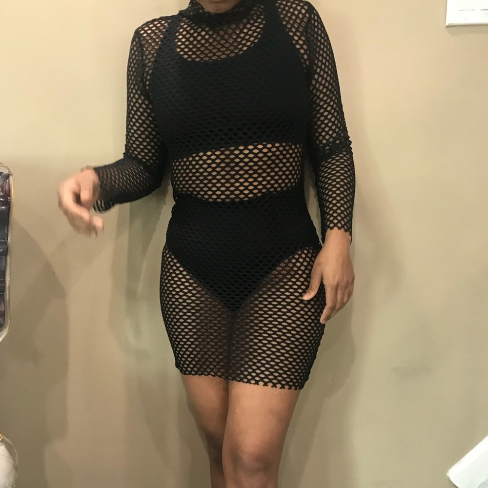 FISHNET COVERUP - Picture 2 of 2